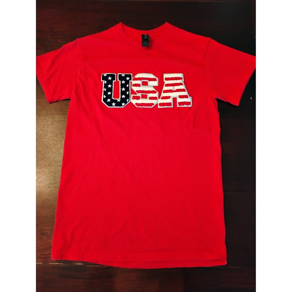 Gildan Womens USA Flag Chenille Patch T-Shirt Red Heavy Cotton Small 610